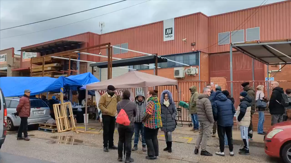 A photo of striking workers outside the Vallejo factory